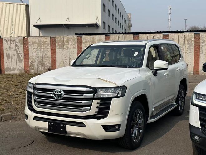 酷路泽LC300全新升级硬派设计语言(图1)
