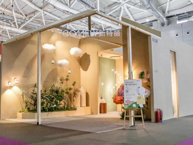 展位人气爆棚！新特丽斩获“最受关注设计师品牌”奖(图1)
