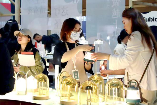 展位人气爆棚！新特丽斩获“最受关注设计师品牌”奖(图7)