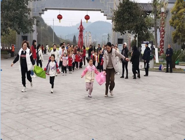 与“礼”相遇拥抱春天——安居六幼开展春游暨特色社会实践活动(图2)