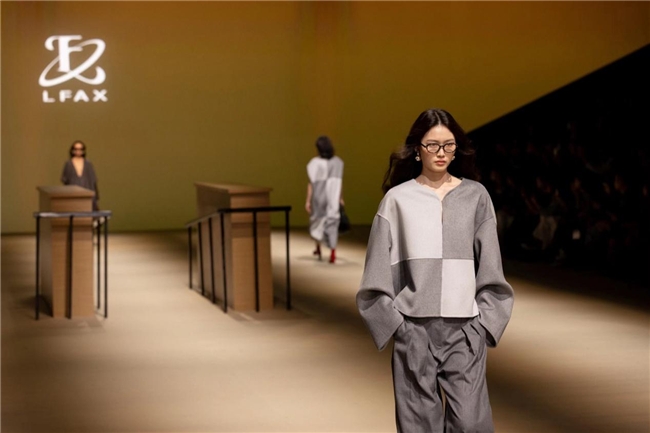 高端国潮女装品牌LFAX亮相上海时装周探索独立女性多种身份(图1)