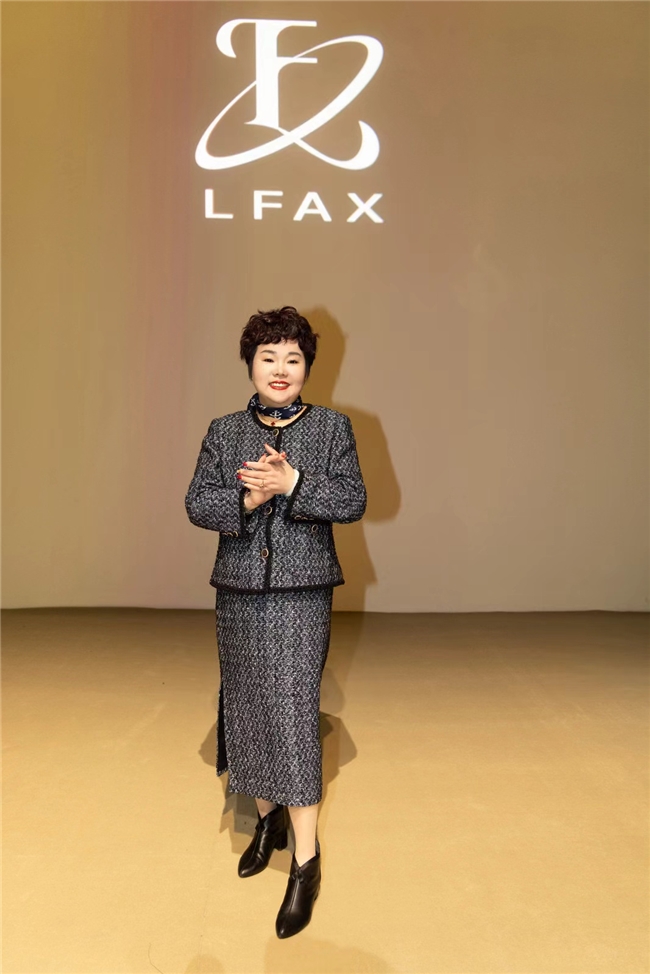 高端国潮女装品牌LFAX亮相上海时装周探索独立女性多种身份(图4)