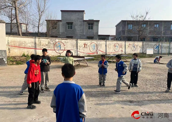 西平县重渠前寨小学丰富的课间活动(图1)