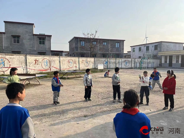 西平县重渠前寨小学丰富的课间活动(图2)