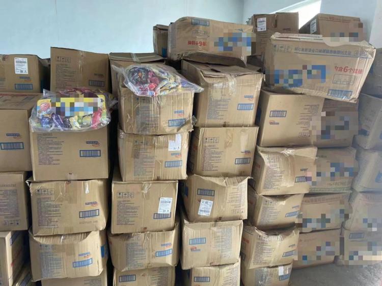 夫妻二人销售假冒品牌糖果近15万袋销售额达200余万元(图2)