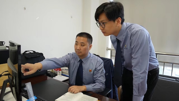 “蛀虫搬家”1500万元商品竟被以近15折价格销售知名品牌负责人以权谋利抽成拿好处(图1)
