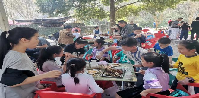 珙县米市街小学校开展这个春天愿你不辜负每一场花开春游活动(图2)