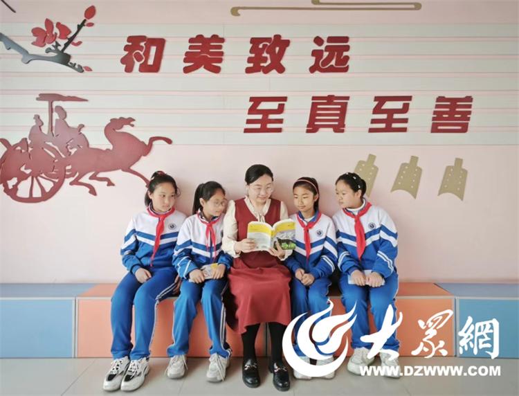 海阳市组织策划百余项“书香润城”全民阅读活动(图1)