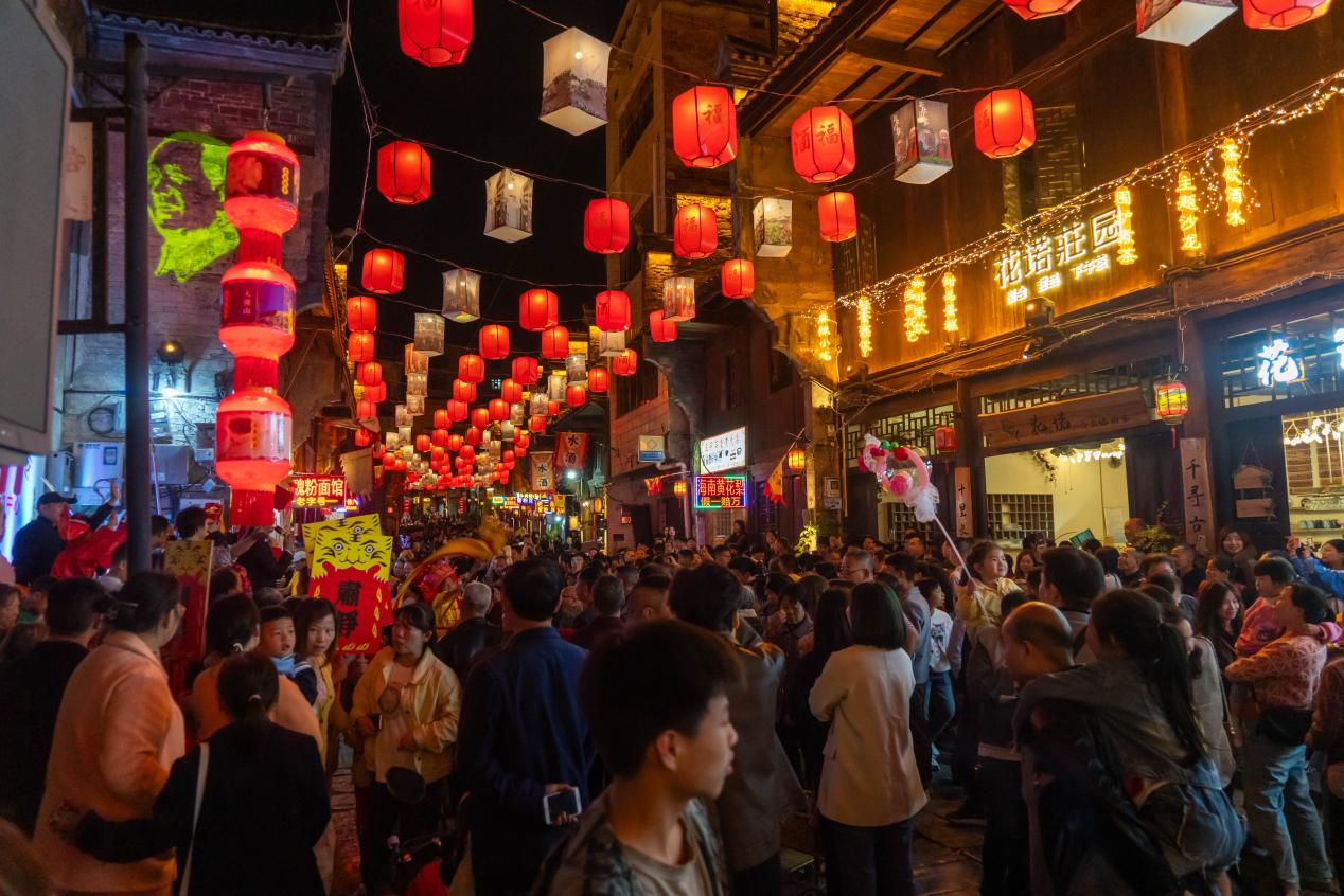 “五一”假期湖南新化迎来旅游热潮(图1)
