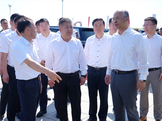 红旗飘扬达沃斯民族品牌有自信(图4)