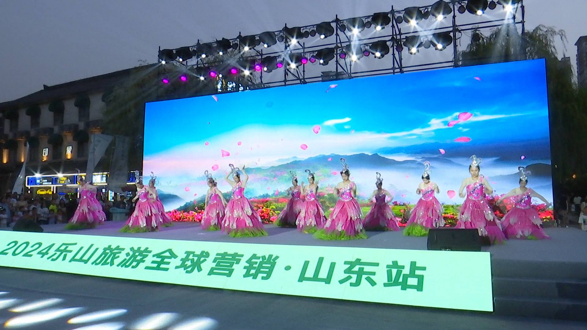 2024乐山旅游全球营销·山东站在济南举办推出一揽子优惠活动(图1)