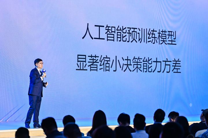 驱动专柜销售增长15%AI已成银泰百货新质生产力(图1)
