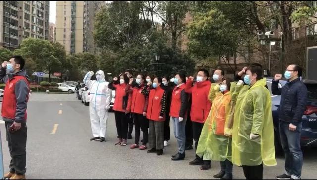 这位上汽志愿者把3000人的大型社区管理得井井有条(图1)