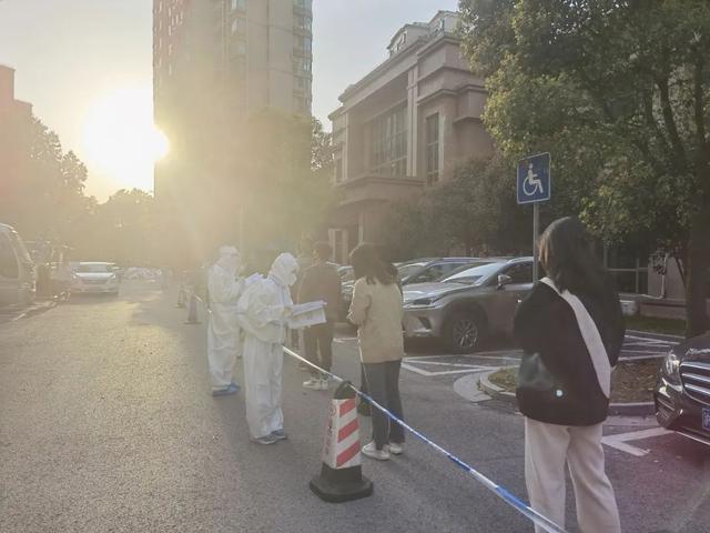 这位上汽志愿者把3000人的大型社区管理得井井有条(图3)