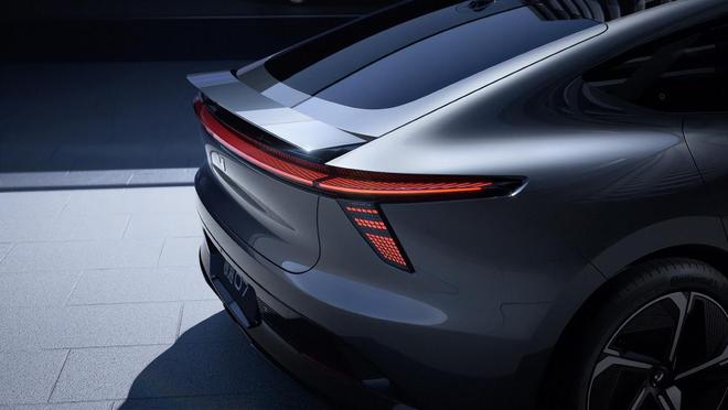 极越07灰色外观图亮相：智能AI像素大灯、无门把手设计9月上市(图5)