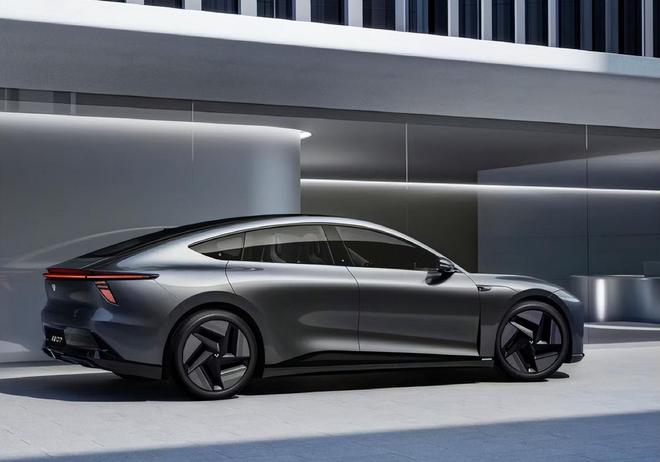 极越07灰色外观图亮相：智能AI像素大灯、无门把手设计9月上市(图3)