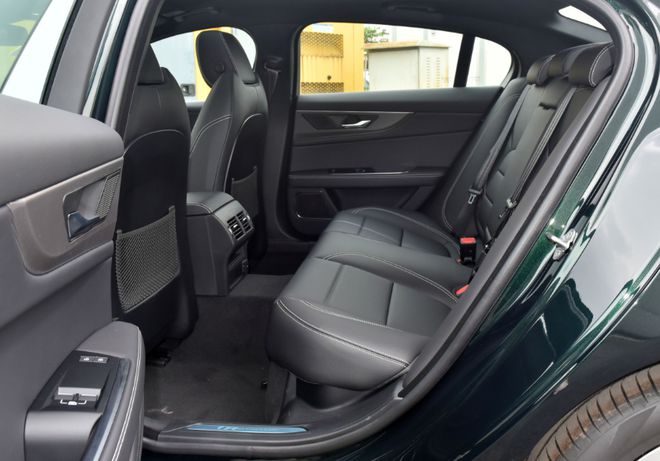 豪华品牌20万级中型轿车价格上涨后还剩下哪些选择？(图8)