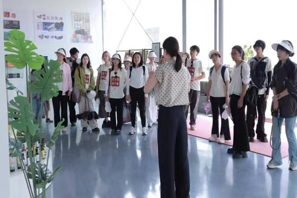 川美设计学院开展研究生暑期社会实践(图1)