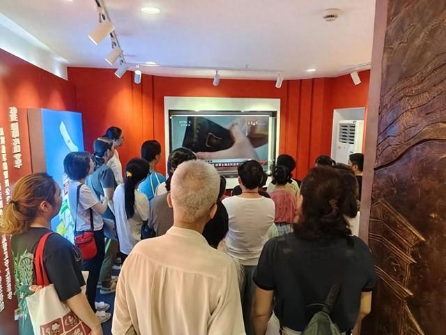 军营风采少年见证！天目西路街道开展国防教育活动(图1)