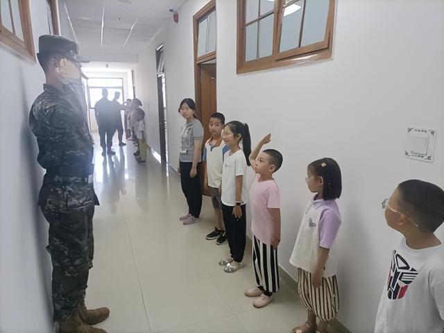 军营风采少年见证！天目西路街道开展国防教育活动(图5)