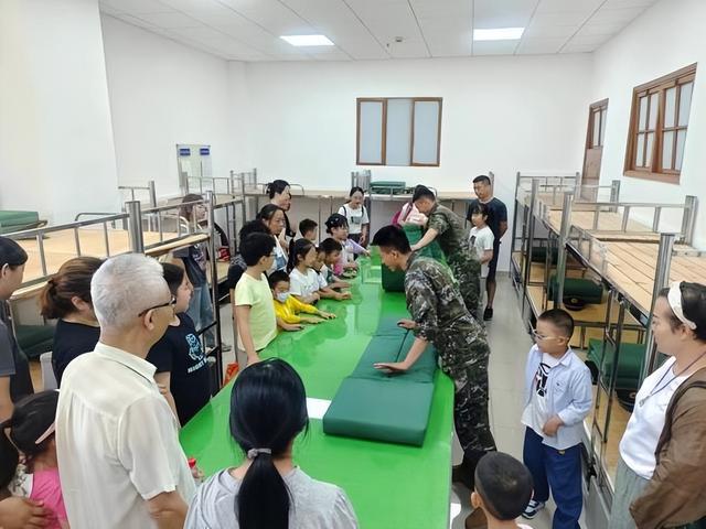军营风采少年见证！天目西路街道开展国防教育活动(图3)