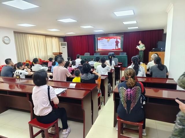 军营风采少年见证！天目西路街道开展国防教育活动(图2)