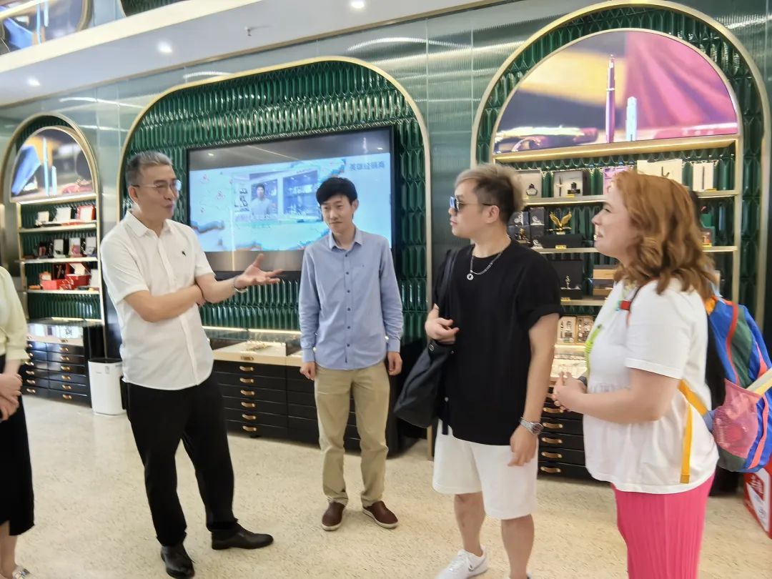 中外设计创意人士走进普陀体验老牌国货感受城市脉络……(图2)