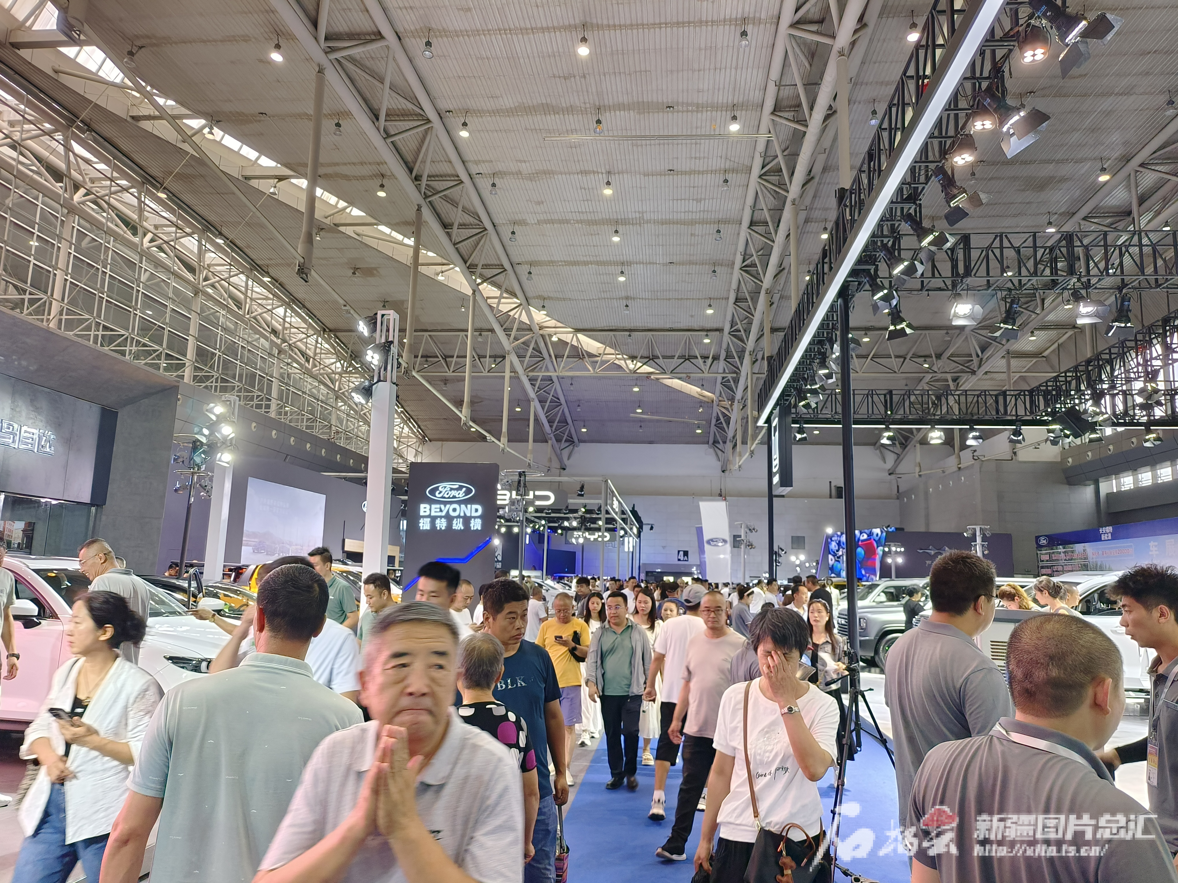 第24届新疆国际汽博会成交车辆超7000台销售总额预计超15亿元(图1)