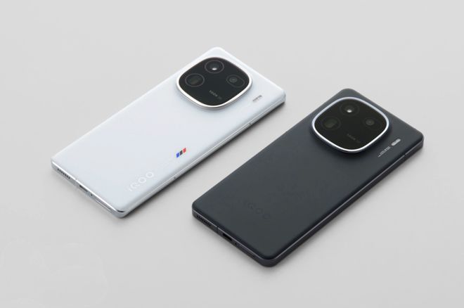 iQOO13再次被确认：灯带设计回归潜望影像疑似被砍！(图3)