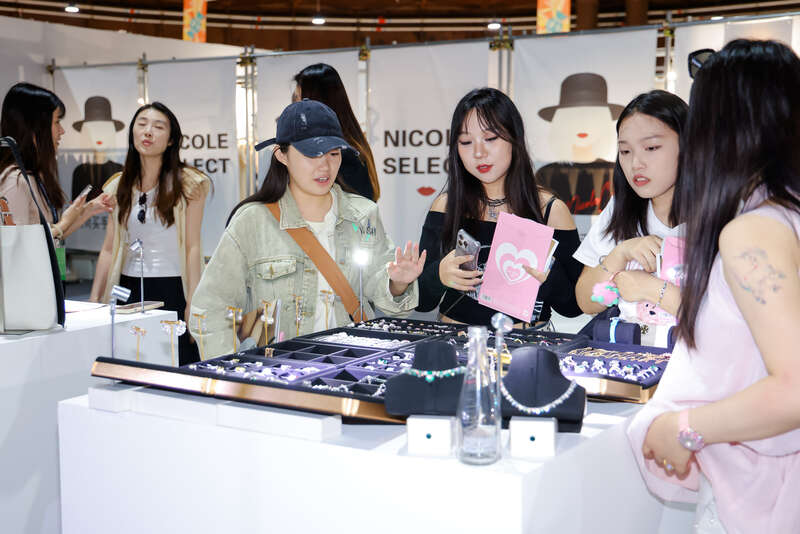 设计师从传统文化中找灵感国货国潮消费趋势持续升温(图1)