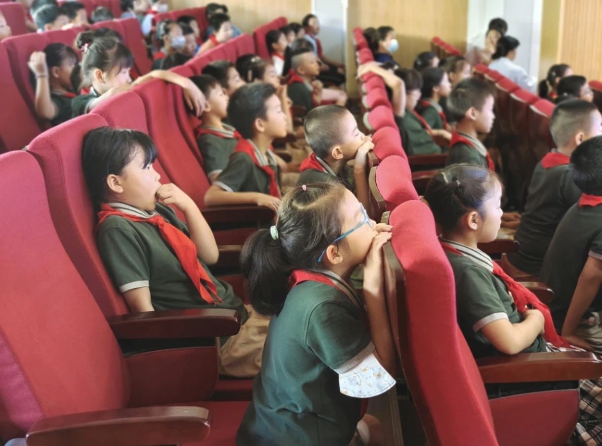 讲座+巡展这场活动走进安顺路小学(图1)