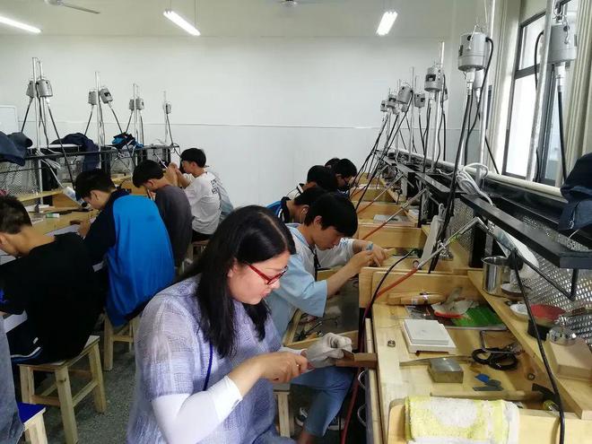 绿松石小县城的百亿大产业丨封面策划④(图4)