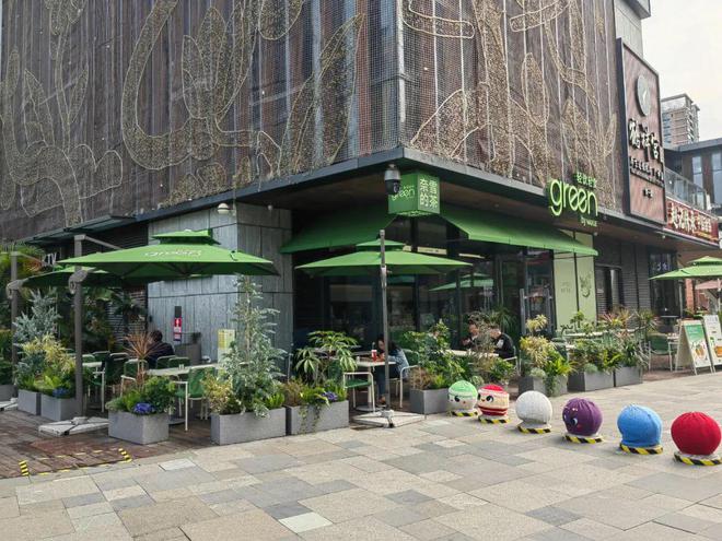 在茶饮店“吃草”是什么新风尚？(图1)