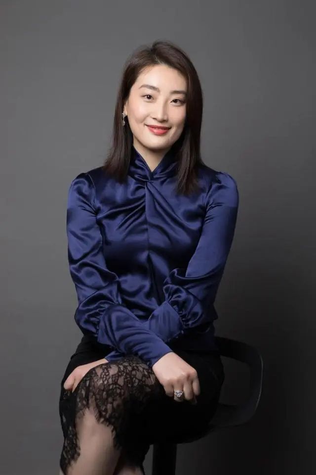 馥莉的接班一周年：争议不断业绩“回血”(图1)