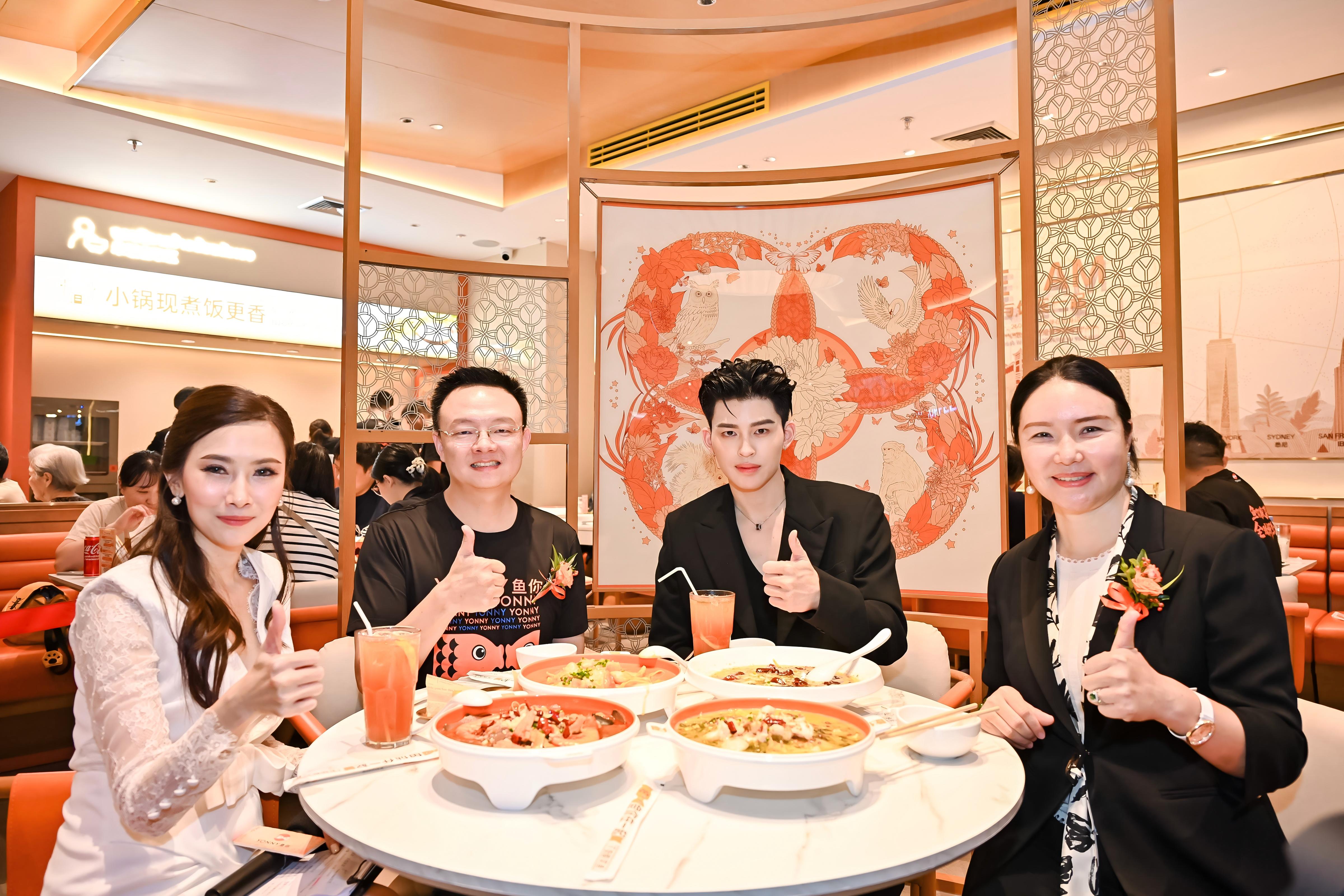 鱼你在一起泰国首店盛大开业品牌全球定位视觉全方位升级(图3)