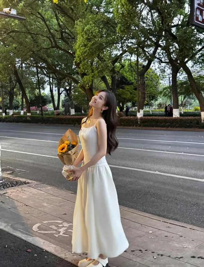 李兰迪小白裙上热搜！但“白月光”人设真的适合她吗？(图3)