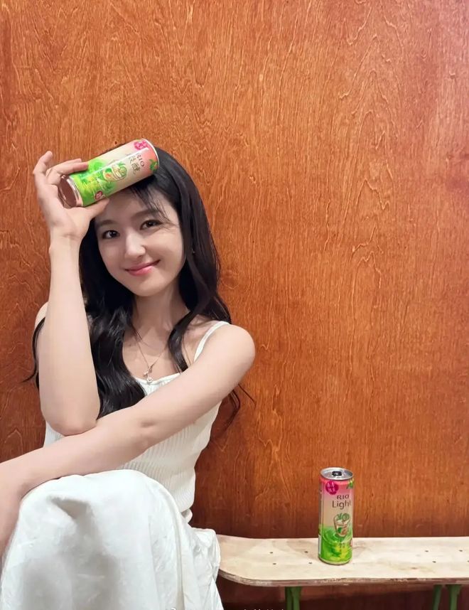 李兰迪小白裙上热搜！但“白月光”人设真的适合她吗？(图6)