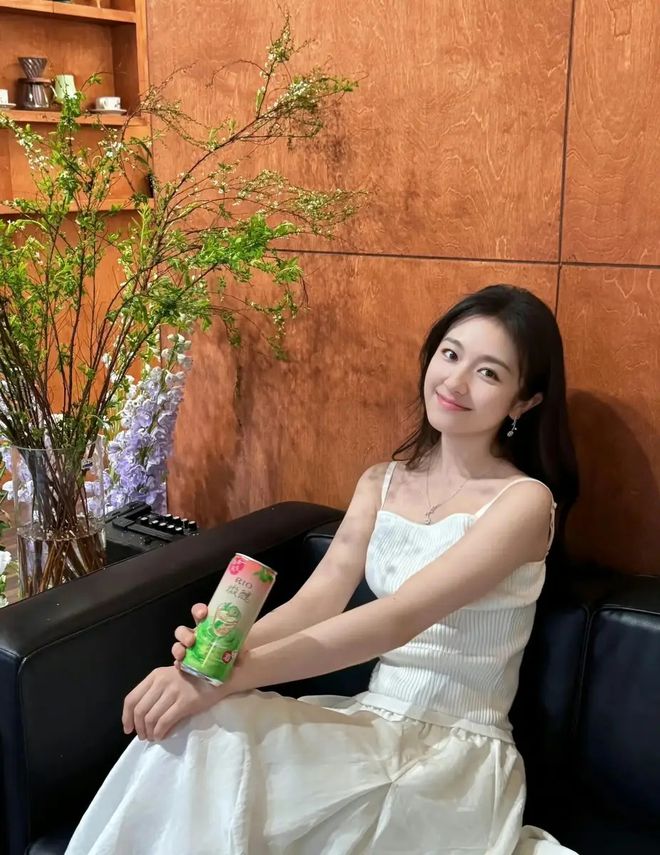 李兰迪小白裙上热搜！但“白月光”人设真的适合她吗？(图7)
