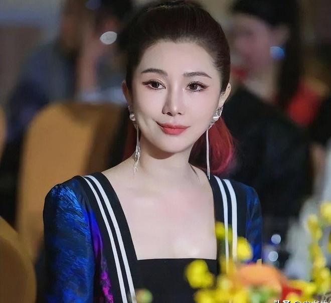 王励勤妻子原来就是她！怪不得能成国乒当家人颜值不输内娱女星(图2)