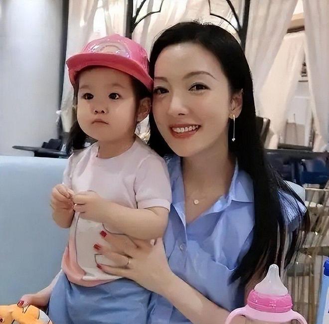 王励勤妻子原来就是她！怪不得能成国乒当家人颜值不输内娱女星(图5)