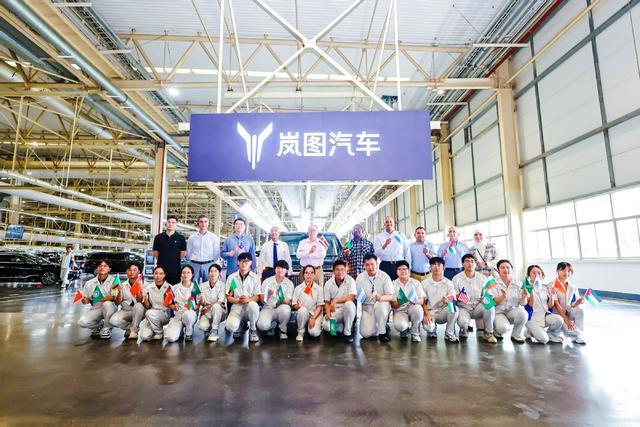 岚图汽车CEO卢放：中国新能源汽车出海要久久为功不卷价格卷价值(图3)