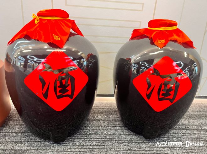 观酒 超千亿存货压顶！渠道拿不动货了酒企却还在扩产(图1)
