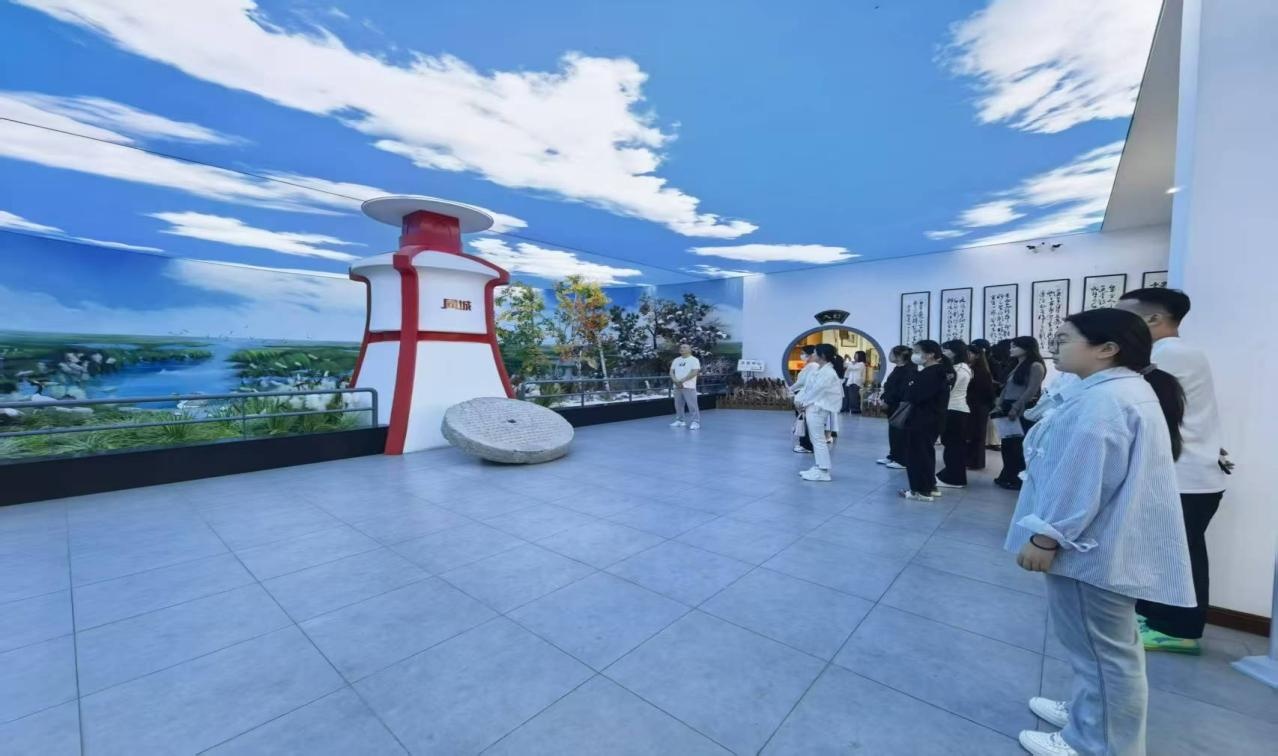 富锦市举办人才日系列活动(图1)