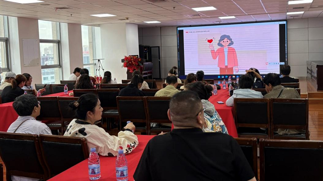 人保寿险唐山市分公司开展“守护银龄•暖夕相伴”金融教育宣传活动(图1)