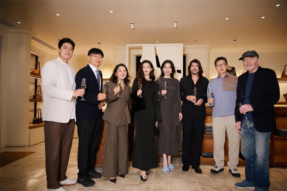 全球设计师集合品牌Fabrique北京中轴线大秀中国首家精品店落地北京三里屯太古里(图12)