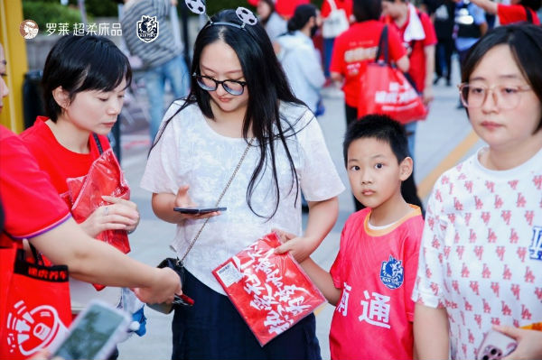 罗莱超柔床品携手南通队燃爆苏超“双主场”营销引爆全民关注(图6)