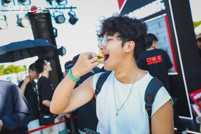 口味王草莓音乐节营销范本：如何用“秒来劲”重构品牌年轻化对话(图2)