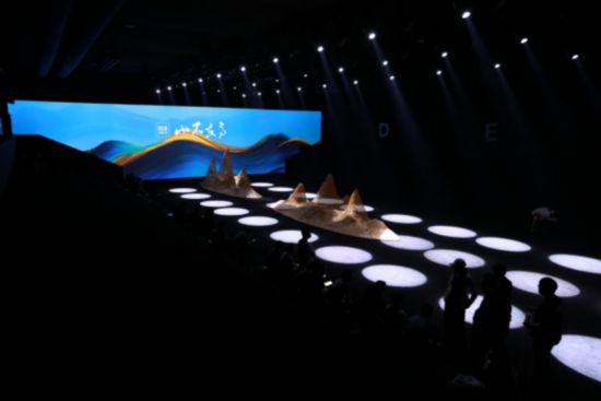 海澜之家“山不在高”系列在上海时装周正式发布(图3)