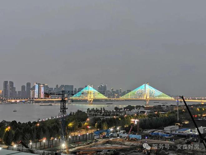 ⚡好房热搜NO1®武汉华发外滩玺售楼处发布：外滩玺营销中心(图2)