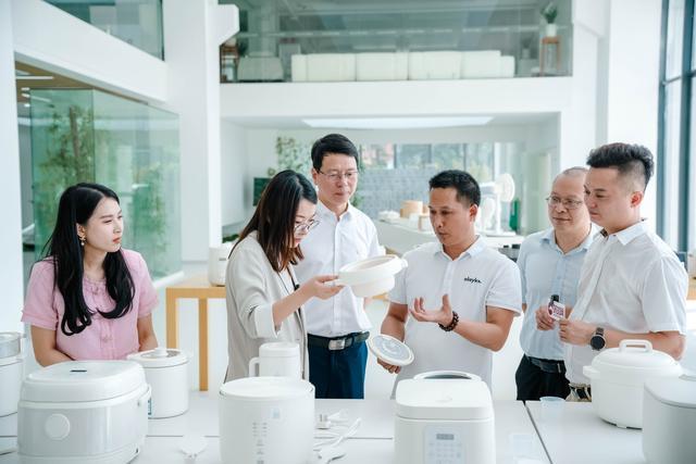 “看鉴环球品牌”走进olayks立时解码素简美学背后的“匠心质造”(图2)